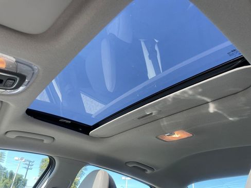 Used 2025 Hyundai Elantra Limited image 31