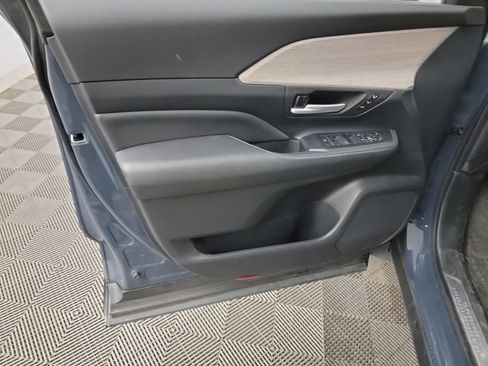 Used 2024 Toyota Grand Highlander Limited image 9