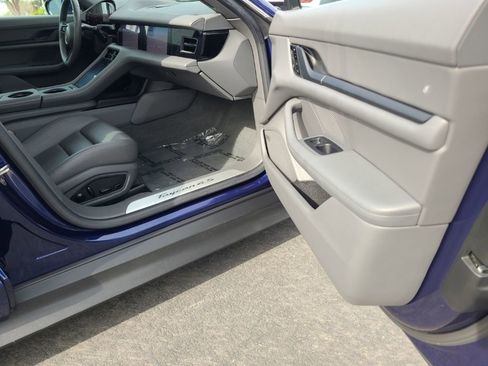Used 2021 Porsche Taycan 4S image 35