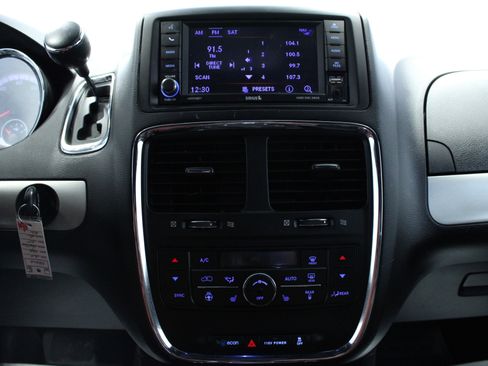 Used 2019 Dodge Grand Caravan GT w/ Safety Sphere Group FWD image 24