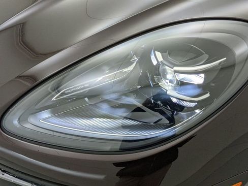 Certified 2024 Porsche Macan S AWD/4WD image 55