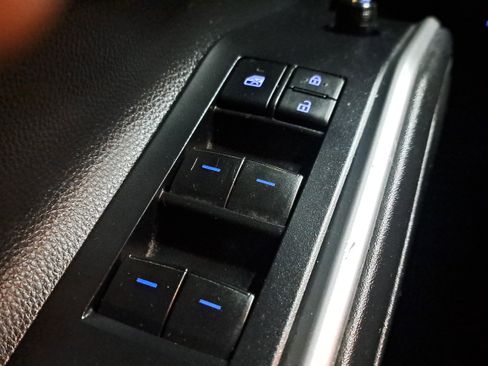 Certified 2021 Toyota Highlander XLE image 22