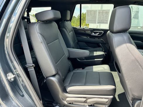 Used 2022 Chevrolet Tahoe Z71 w/ Luxury Package AWD/4WD image 27