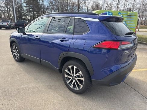 Used 2024 Toyota Corolla Cross XLE image 7