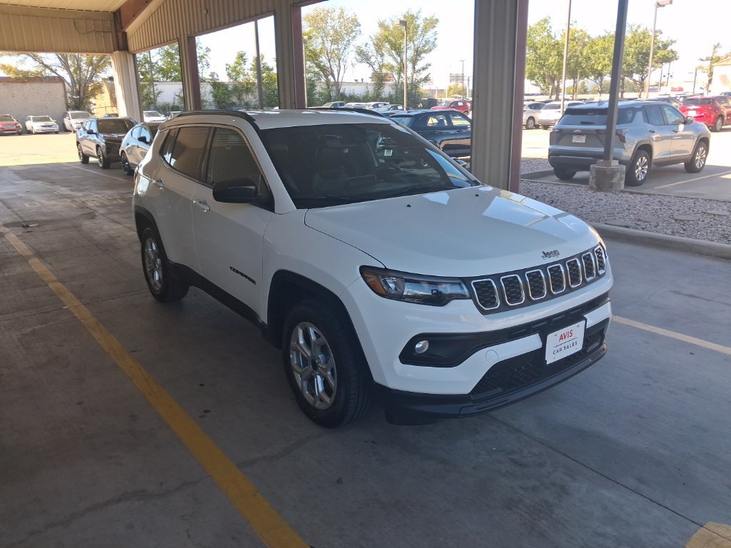 Used 2025 Jeep Compass Latitude AWD/4WD image 6
