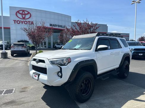 Used 2018 Toyota 4Runner SR5 AWD/4WD image 1