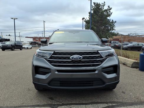 Certified 2023 Ford Explorer XLT image 2