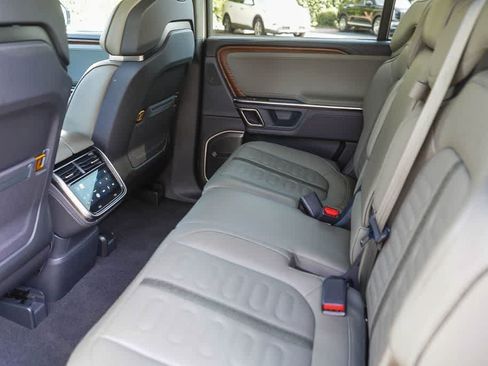 Used 2023 Rivian R1S Adventure AWD/4WD image 17