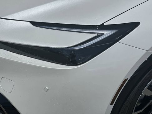New 2026 Toyota Prius Plug-In Hybrid FWD image 11