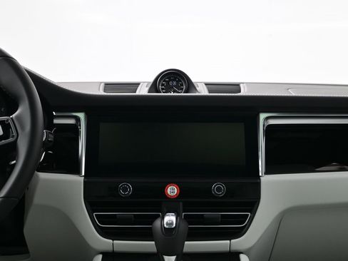 Certified 2026 Porsche Macan Turbo image 11