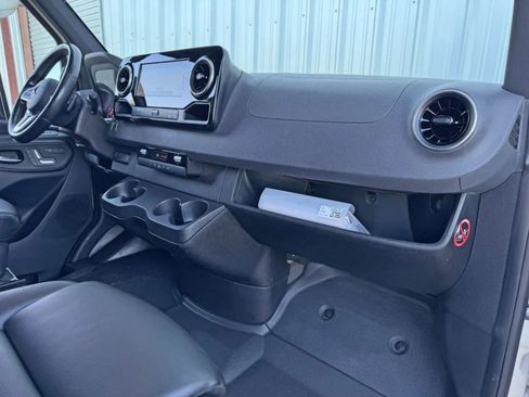 Used 2019 Mercedes-Benz Sprinter 2500 w/ Premium Plus Package image 63