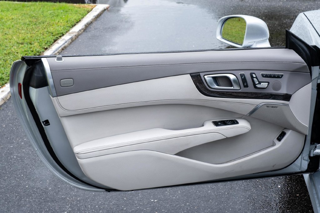 Used 2013 Mercedes-Benz SL 550 w/ Premium Pkg image 10
