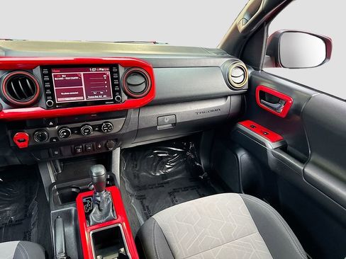 Used 2020 Toyota Tacoma TRD Off-Road image 23
