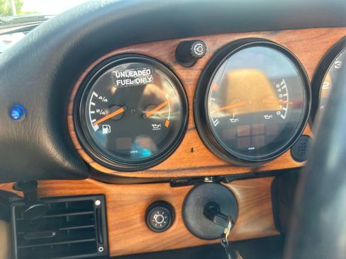 Used 1990 Porsche 911 Carrera RWD image 36