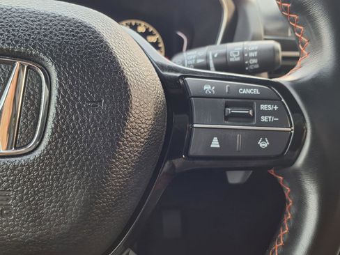 Used 2025 Honda Pilot Sport image 16