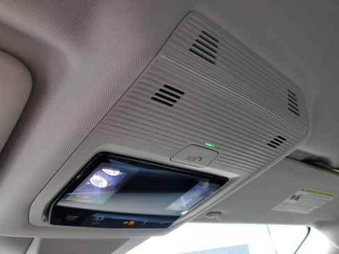 New 2026 Volkswagen Tiguan SE image 22