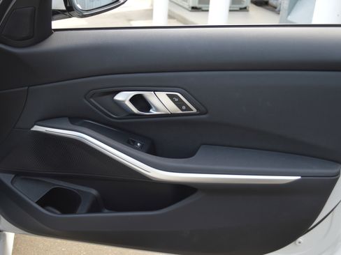 Used 2021 BMW 330i Sedan w/ M Sport Package image 34