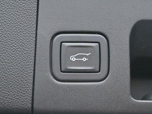 Used 2021 Cadillac XT4 Luxury w/ Cold Weather Package AWD/4WD image 10