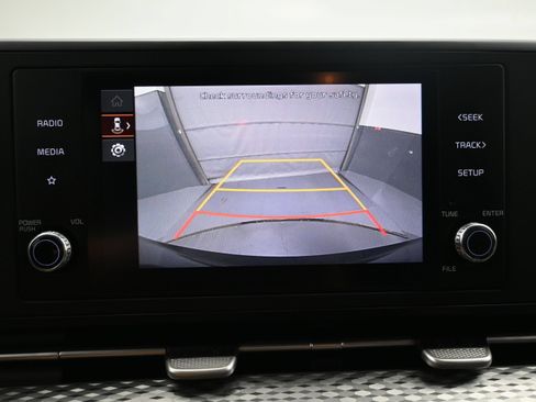 Used 2023 Kia Carnival LX FWD image 16