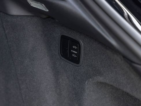 Certified 2022 Porsche Macan S AWD/4WD image 49