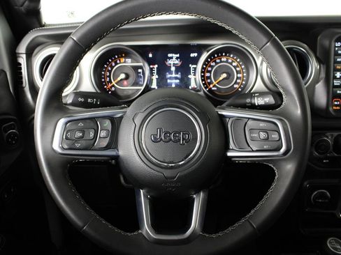 Used 2023 Jeep Gladiator Overland image 9