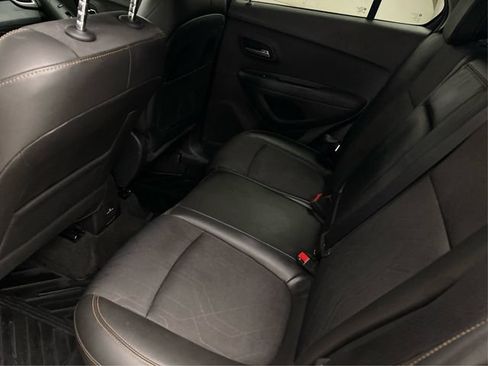 Used 2017 Chevrolet Trax LT w/ LT Convenience Package AWD/4WD image 11