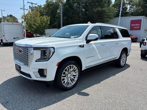 Used 2023 GMC Yukon XL Denali w/ Advanced Technology Package AWD/4WD image 1