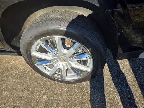 Used 2021 Chevrolet Tahoe High Country w/ Premium Package image 22