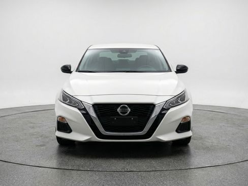 Used 2025 Nissan Altima 2.5 SV image 2