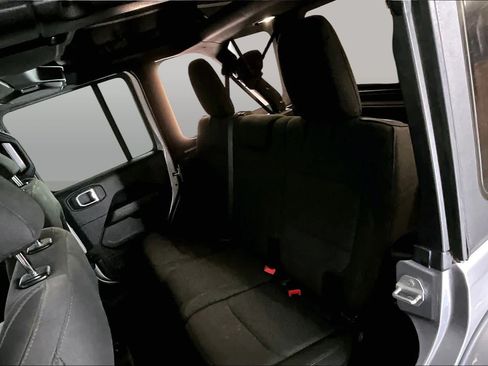 Used 2018 Jeep Wrangler Unlimited Sahara AWD/4WD image 21