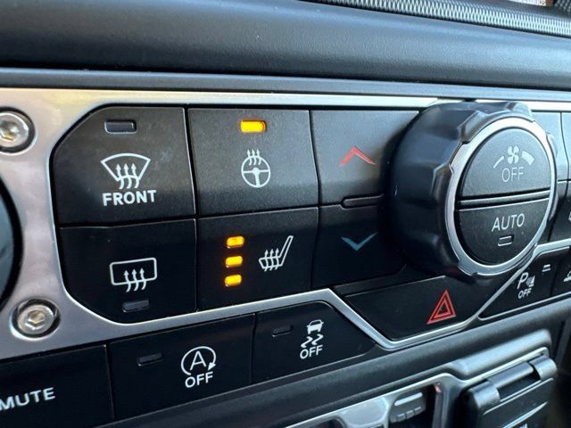 Used 2023 Jeep Gladiator Rubicon w/ LED Lighting Group AWD/4WD image 11