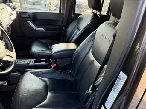 Used 2017 Jeep Wrangler Unlimited Sahara w/ Connectivity Group AWD/4WD image 9