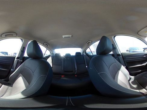 Used 2025 Nissan Altima 2.5 SV image 42