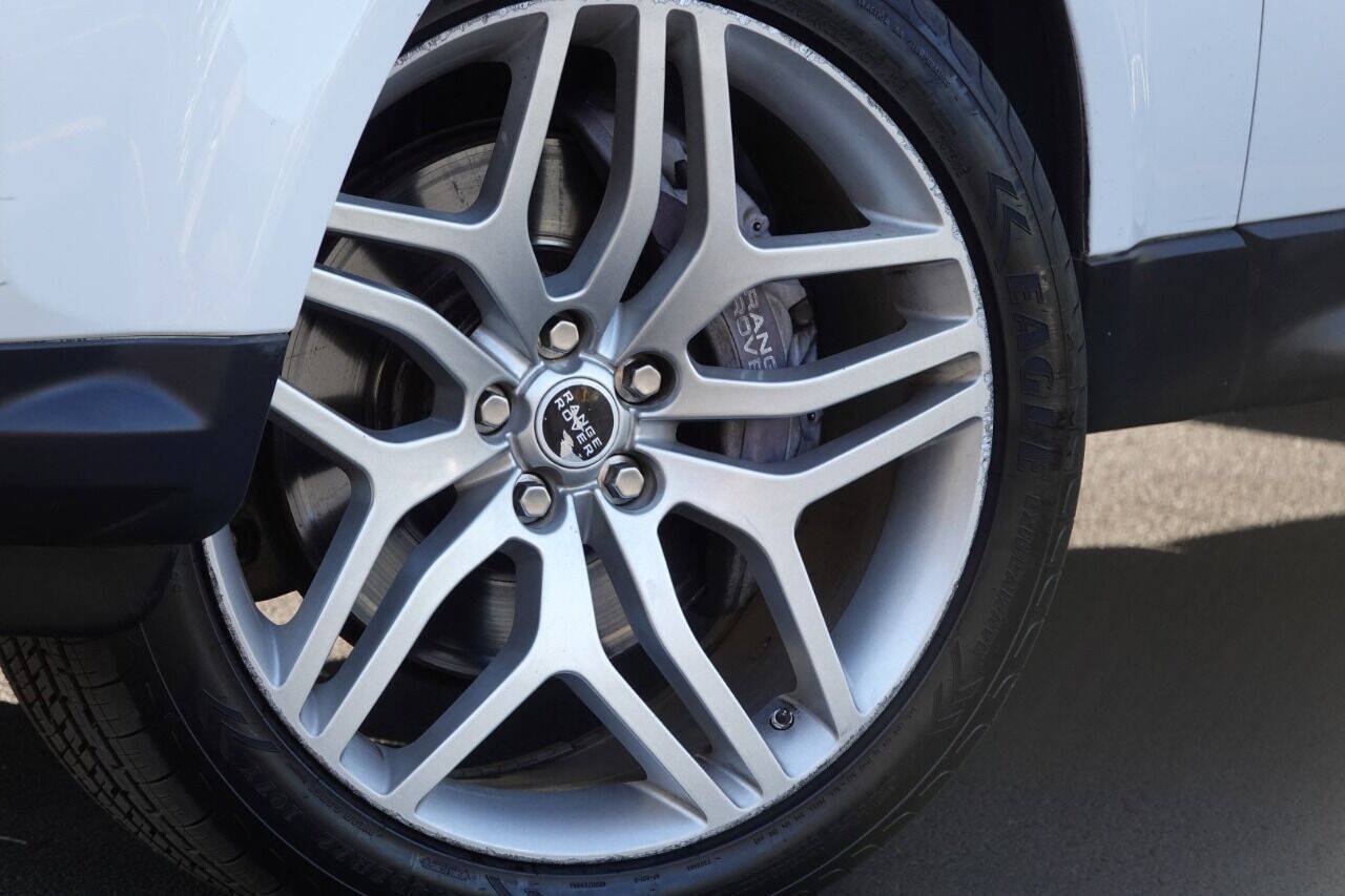 Used 2011 Land Rover Range Rover Sport Supercharged AWD/4WD image 28