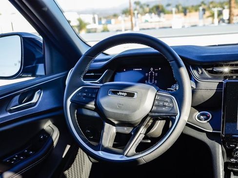 New 2025 Jeep Grand Cherokee L Altitude image 16