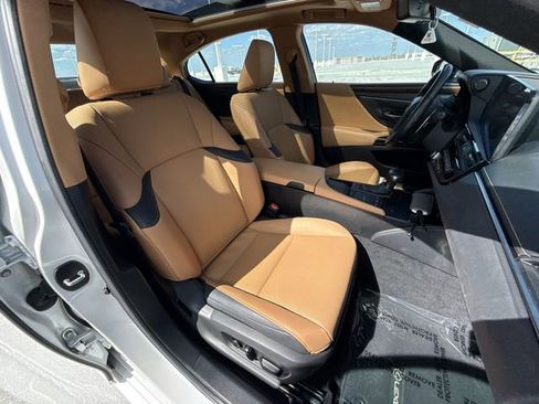 Certified 2022 Lexus ES 350 w/ Premium Package image 26