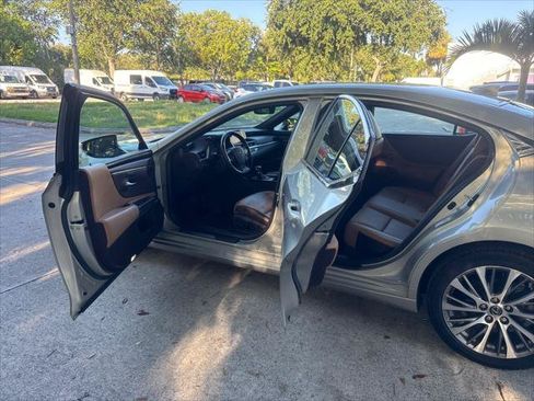 Used 2019 Lexus ES 350 w/ Premium Package FWD image 11