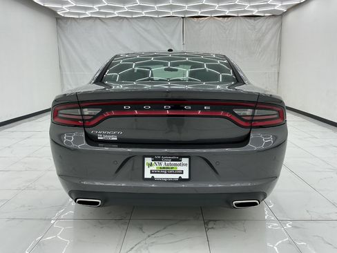 Used 2020 Dodge Charger SXT w/ Leather Interior Group RWD image 10