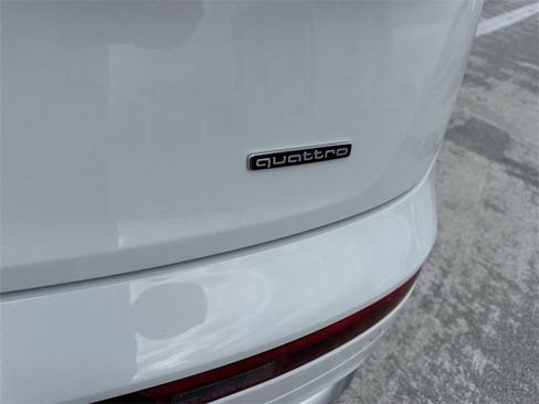 Used 2024 Audi Q5 e Premium Plus image 25