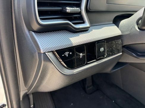 Used 2025 Kia Sportage LX FWD image 6