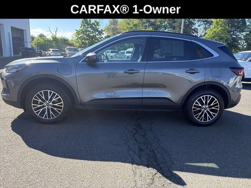 Used 2025 Ford Escape SE FWD image 2