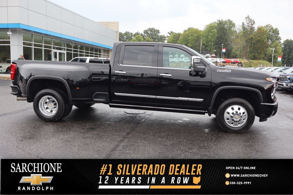 Used 2025 Chevrolet Silverado 3500 High Country w/ High Country Premium Package AWD/4WD image 1