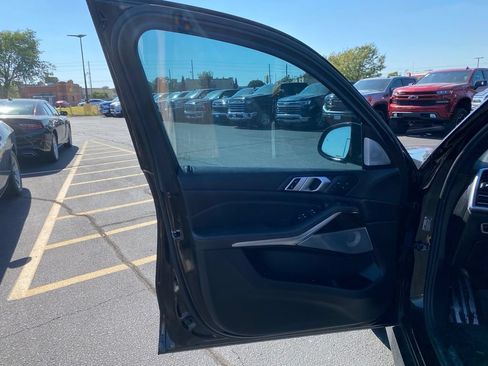 Used 2019 BMW X5 xDrive50i w/ M Sport Package AWD/4WD image 12