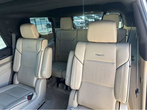 Used 2022 Cadillac Escalade Premium Luxury w/ Performance Package image 16