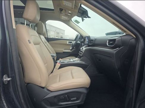 Used 2023 Ford Explorer XLT w/ Equipment Group 202A image 3