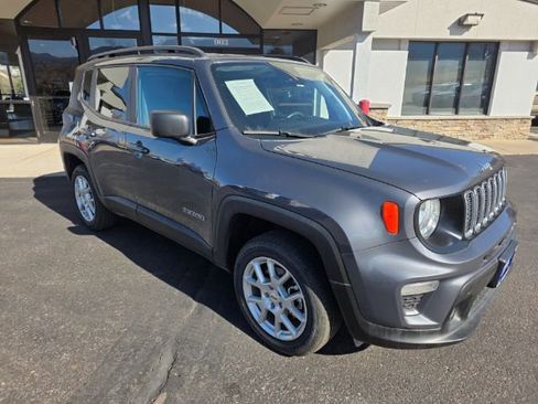 Used 2022 Jeep Renegade Latitude w/ Convenience Group image 2