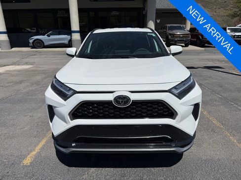 Used 2025 Toyota RAV4 SE AWD/4WD image 2