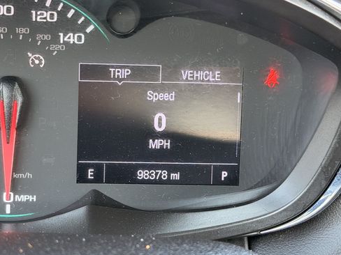 Used 2020 Chevrolet Trax LT w/ LT Convenience Package AWD/4WD image 22