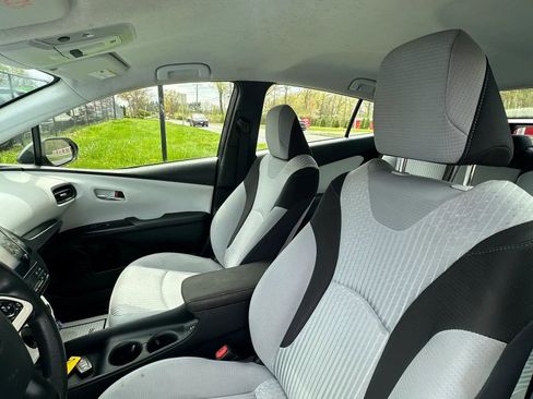 Used 2016 Toyota Prius Two FWD image 17