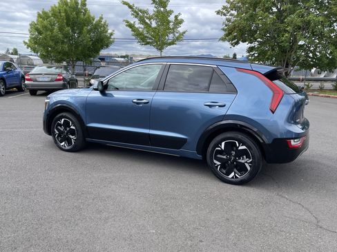 Used 2023 Kia Niro Wave FWD image 3